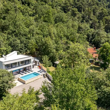 Floris Villa